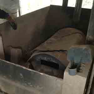 劣化竹炭窯　掘り出し