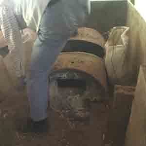 旧竹炭窯掘り出し作業